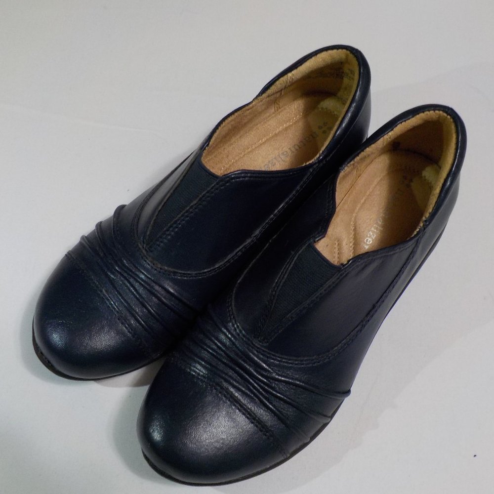 Naturalizer Women's Navy Blue Pleated Leather Easy Slip On Sneaker Size 6 M